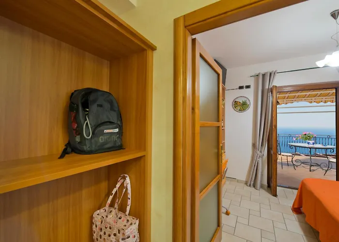 La Mela Blu Bed & Breakfast 3*